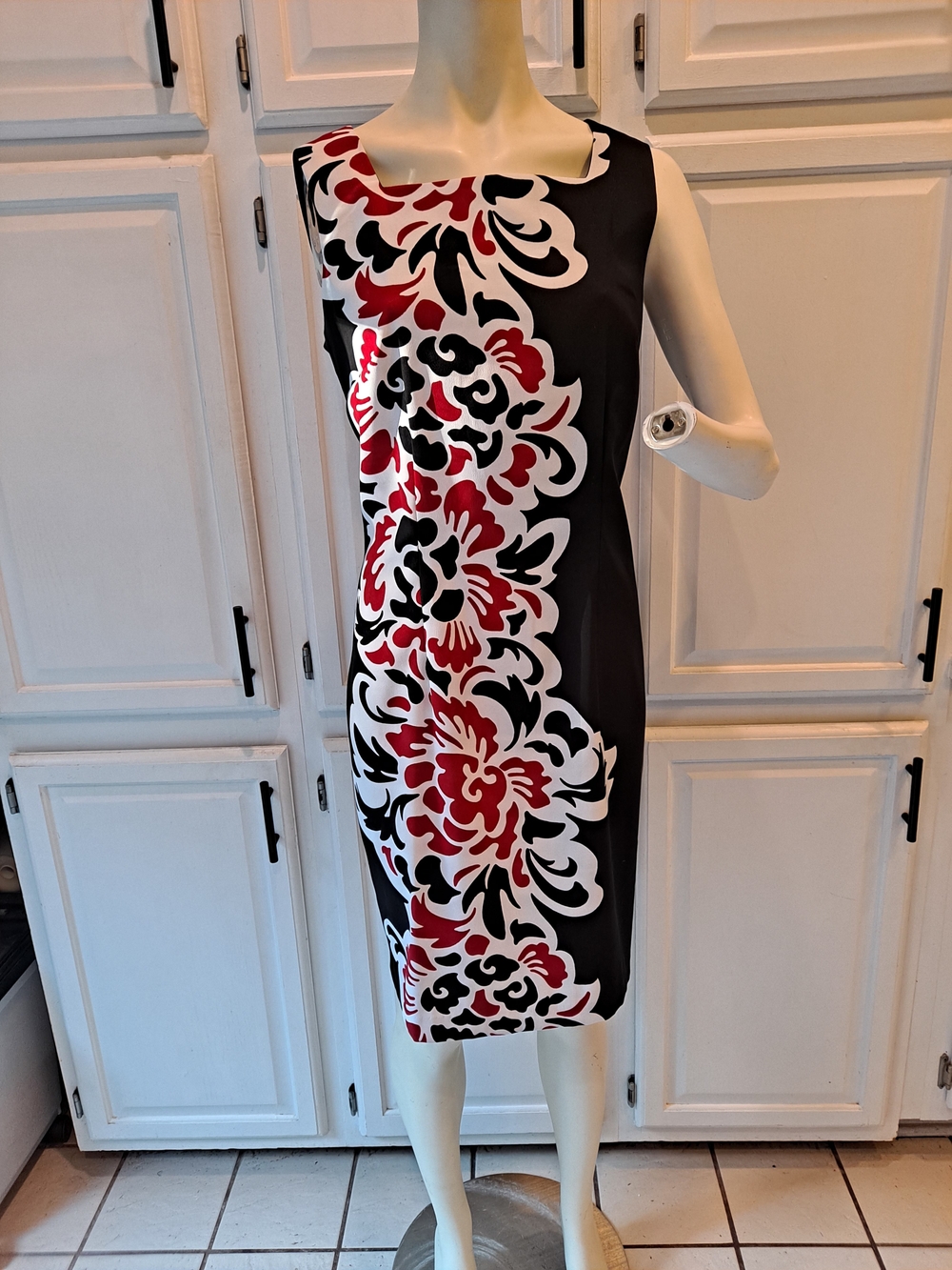 AGB Black Midi Vibrant Red & White Floral Panel Sleeveless Sheath Work Or Party